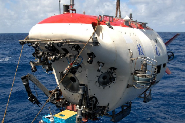 “蛟龙”号载人潜水器7000米级海试取得圆满成功