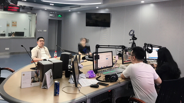 品格受邀嘉兴FM88.2直播访谈