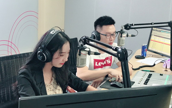 品格受邀嘉兴FM88.2直播访谈