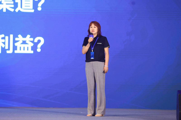 包头优秀经销商 曹俊平女士 分享家装渠道运营 包头优秀经销商 曹俊平女士 分享家装渠道运营