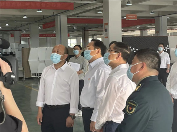 市委书记张兵赴法狮龙调研
