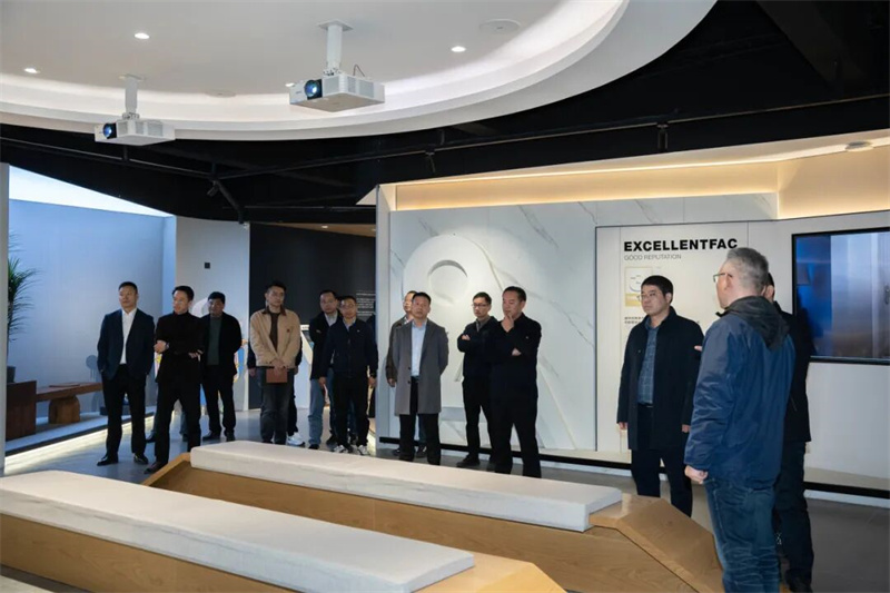 徐东建副区长一行莅临奥华调研装配化装修