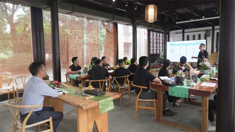 顶上集团半年度会议