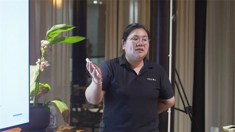 顶上集团半年度会议