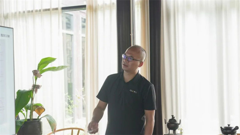 顶上集团半年度会议