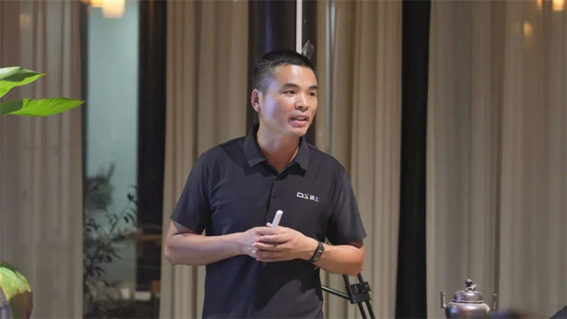 顶上集团半年度会议