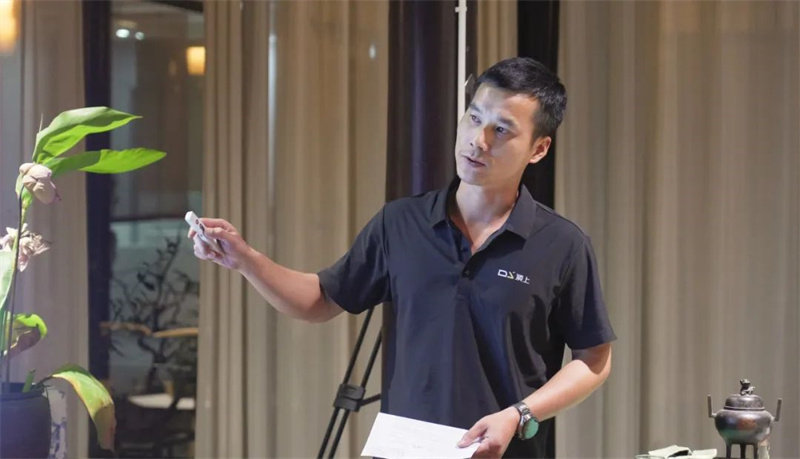 顶上集团半年度会议