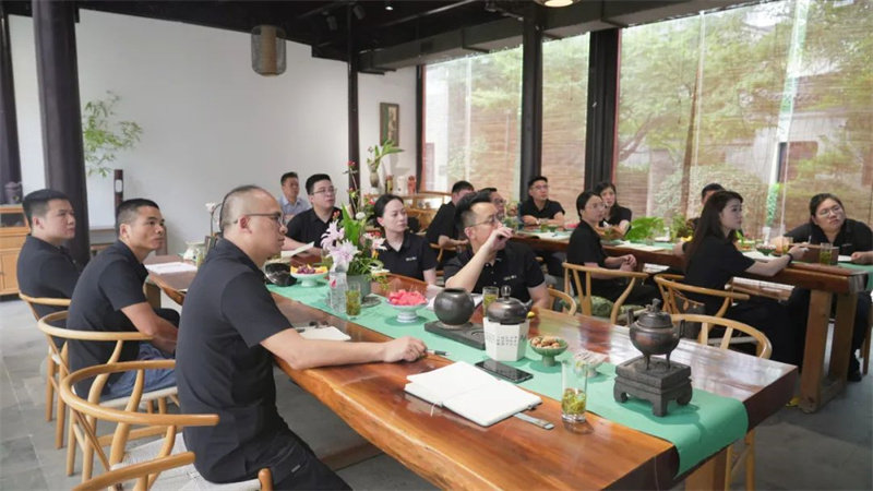 顶上集团半年度会议