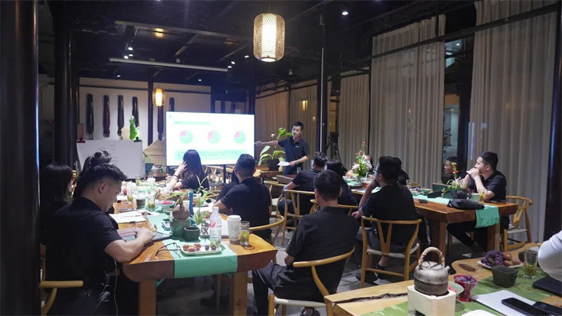 顶上集团半年度会议