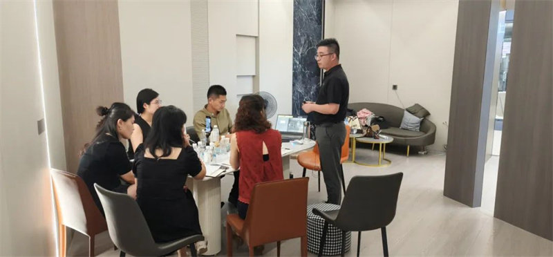 顶上2025集团半年度会议和生产中心半年度例会