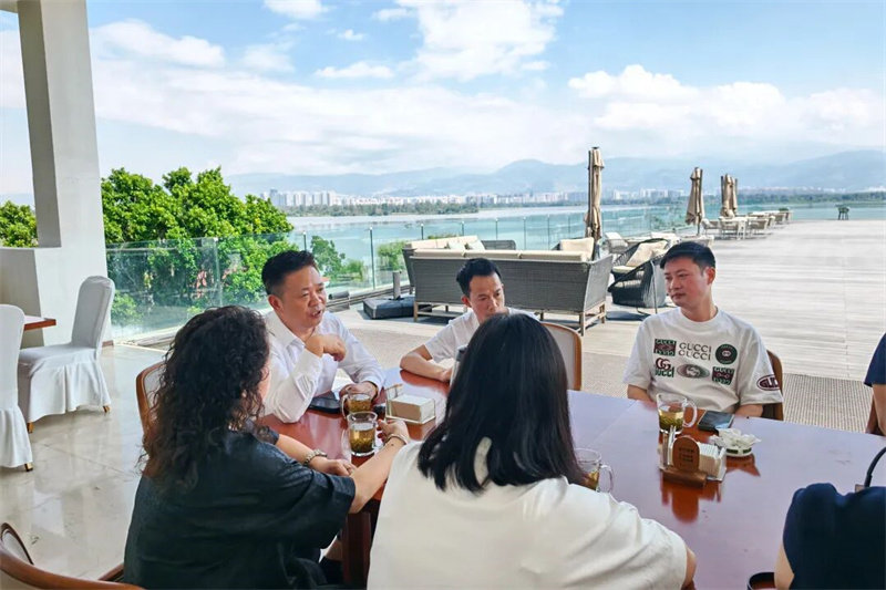 座谈交流   共赴新程