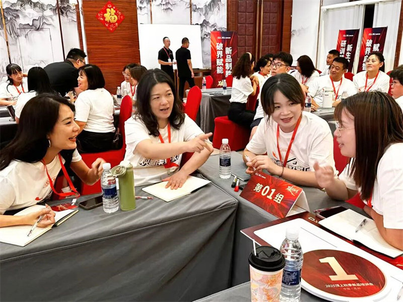 “破界·新生”顶上2025秋季新品培训会