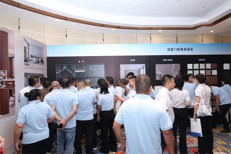 | 鼎美全国核心经销商大会暨新品发布会
