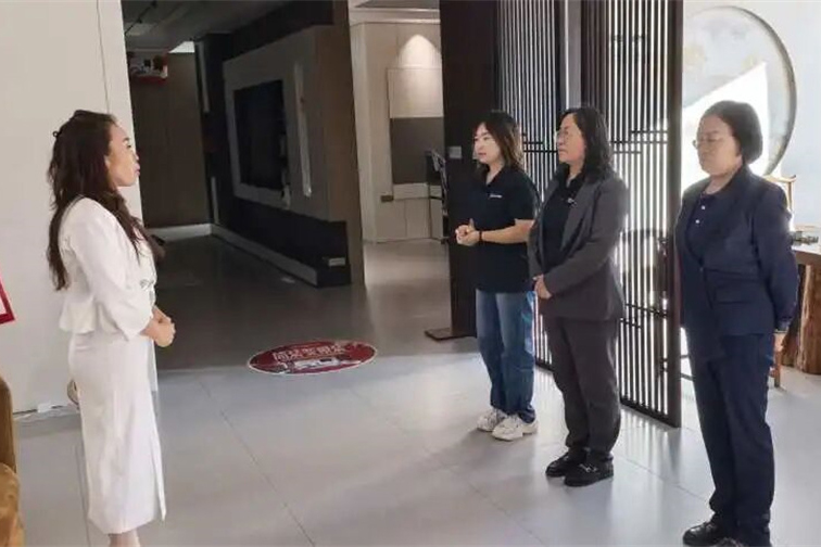 奥华优秀经销商｜博乐李总：坚定品牌上升力 打造最强终端形象