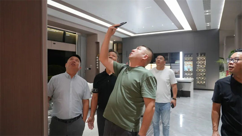 吉尔吉斯斯坦访问团到访洽谈